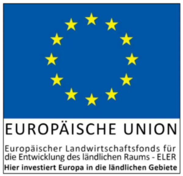 Emblem der Europäischen Union mit dem Hinweis: Europäischer Landwirtschaftsfonds für die Entwicklung des ländlichen Raums — Hier investiert Europa in die ländlichen Gebiete
